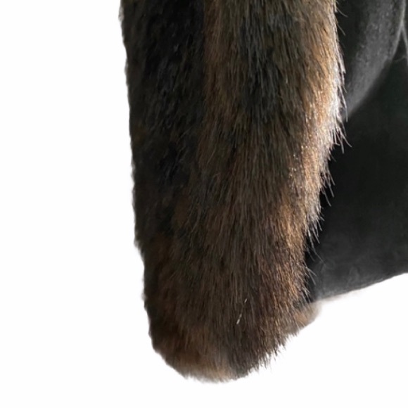 ⭐️Gorgeous, soft faux fur apron with sash - Picture 10 of 16